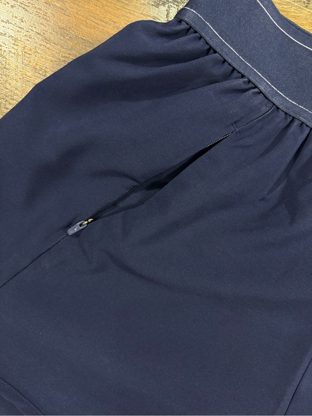Alo Yoga Women’s navy match point shorts size S - Picture 4 of 5